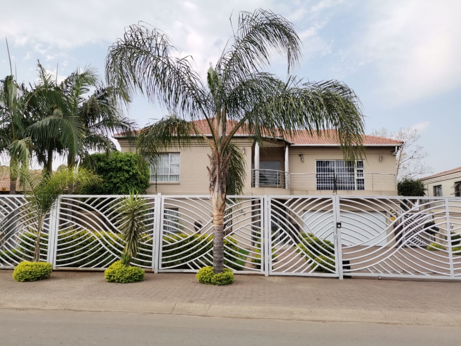 4 Bedroom Property for Sale in Zinniaville North West